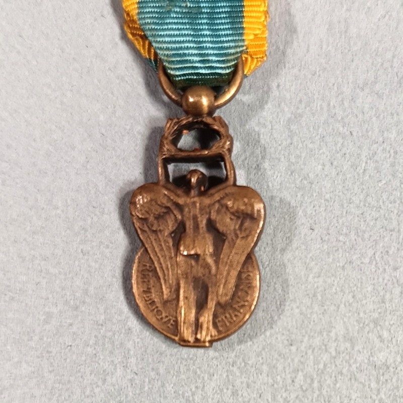 FRANCE REDUCTION DE LA MEDAILLE DE CHEVALIER DU MERITE SPORTIF CLASSE BRONZE 1956 - 1963 PREMIER TYPE